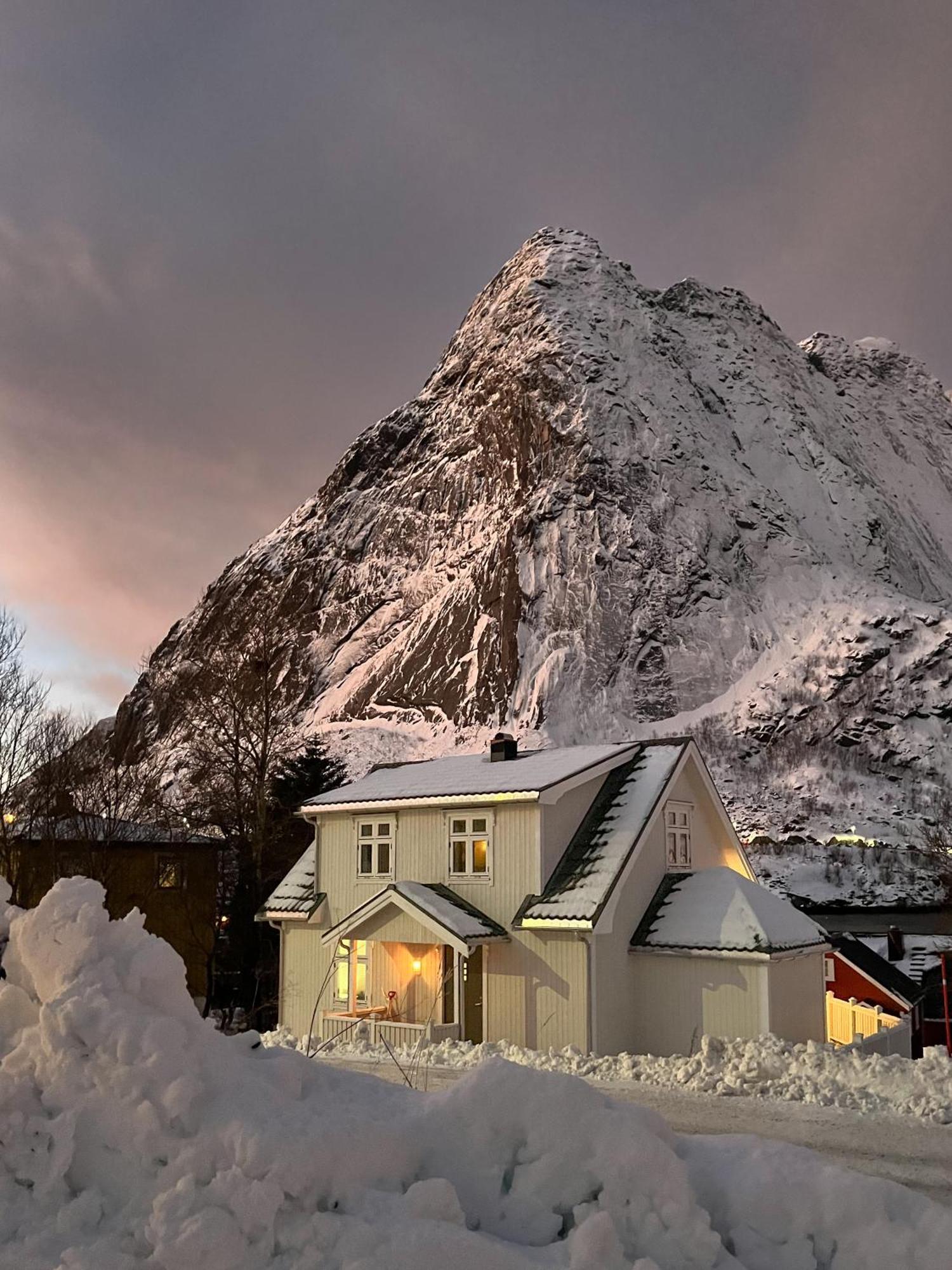 Husly Reine - Your Home With Reinebringen View Dış mekan fotoğraf